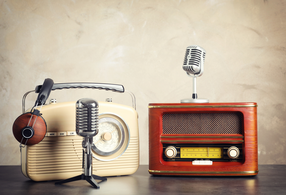 Dois rádios antigos